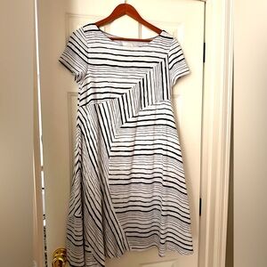 Maeve size M capped sleeve intricately designed pattern of lightweight material